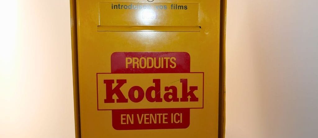 Ancienne boite Kodak à pellicules en métal